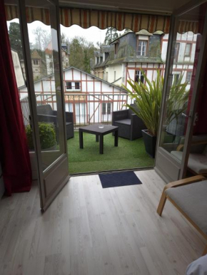 Studio avec terrasse